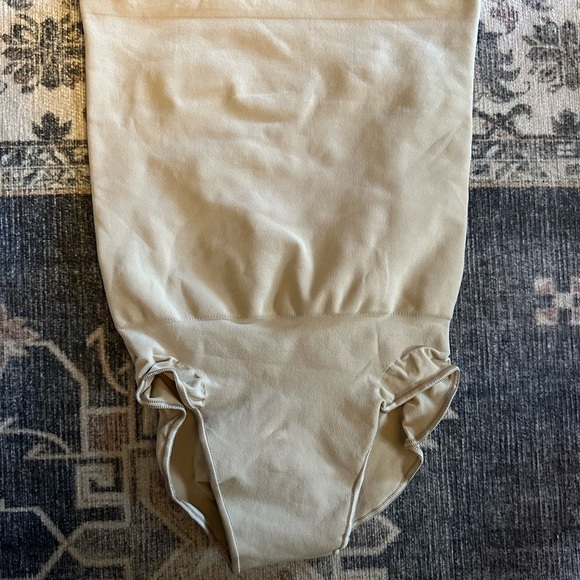 SKIMS | High Waisted Briefs | Clay Color | Medium | NWOT - Picture 5 of 7